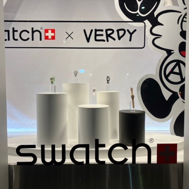 Swatch × VERDYコラボレーション ウィンドウ装飾施工 | 【福岡の看板