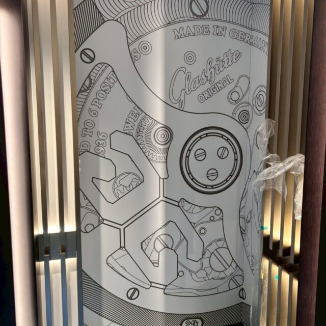 14608　店舗壁面シート貼り